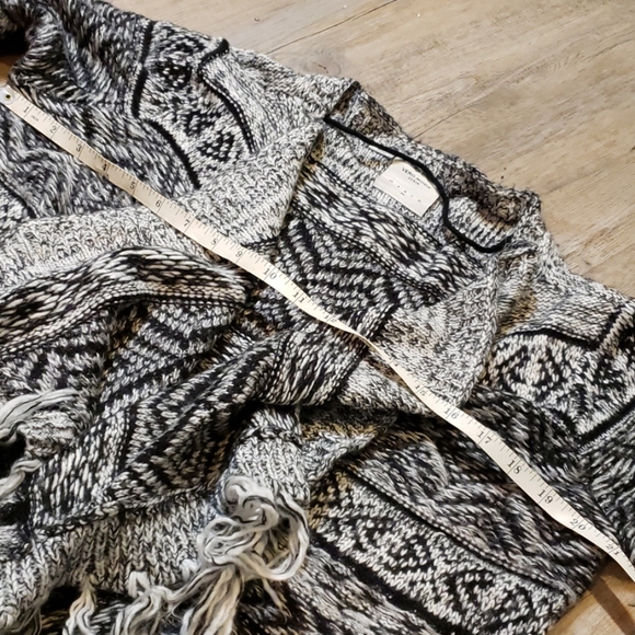 Black and white cozy knit cardigan - Picture 6 of 7
